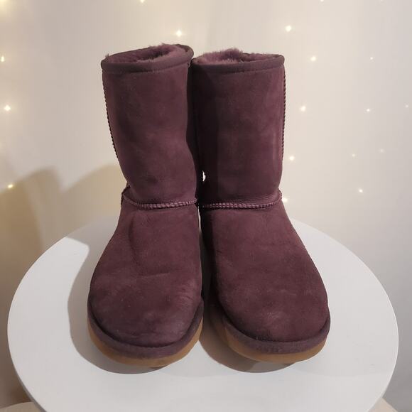 UGG Womens Classic Short II Boots Size 7 Sheepskin Leather Fur Lined Plum Purple - Picture 2 of 10